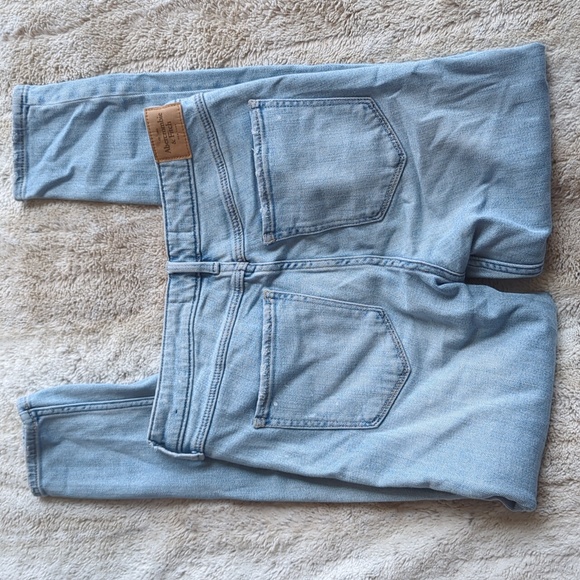 Abercrombie & Fitch Lighter Wash Distressed High Rise Super Skinny Size 2 - Picture 6 of 6
